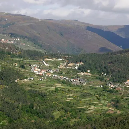 Quinta Dos 4 Lagares 3* Serrazes